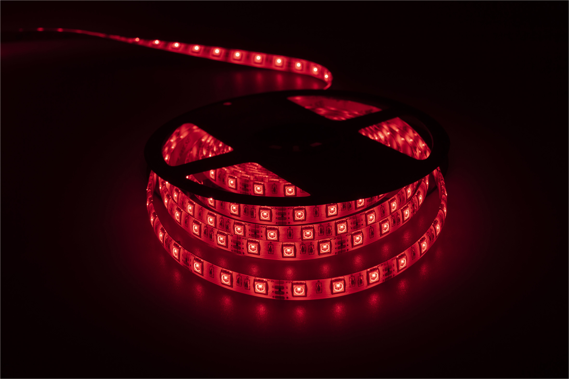 Eagle 12V IP65 RGB Colour Changing LED Tape Kit With Remote Control 5M Length - Image 3