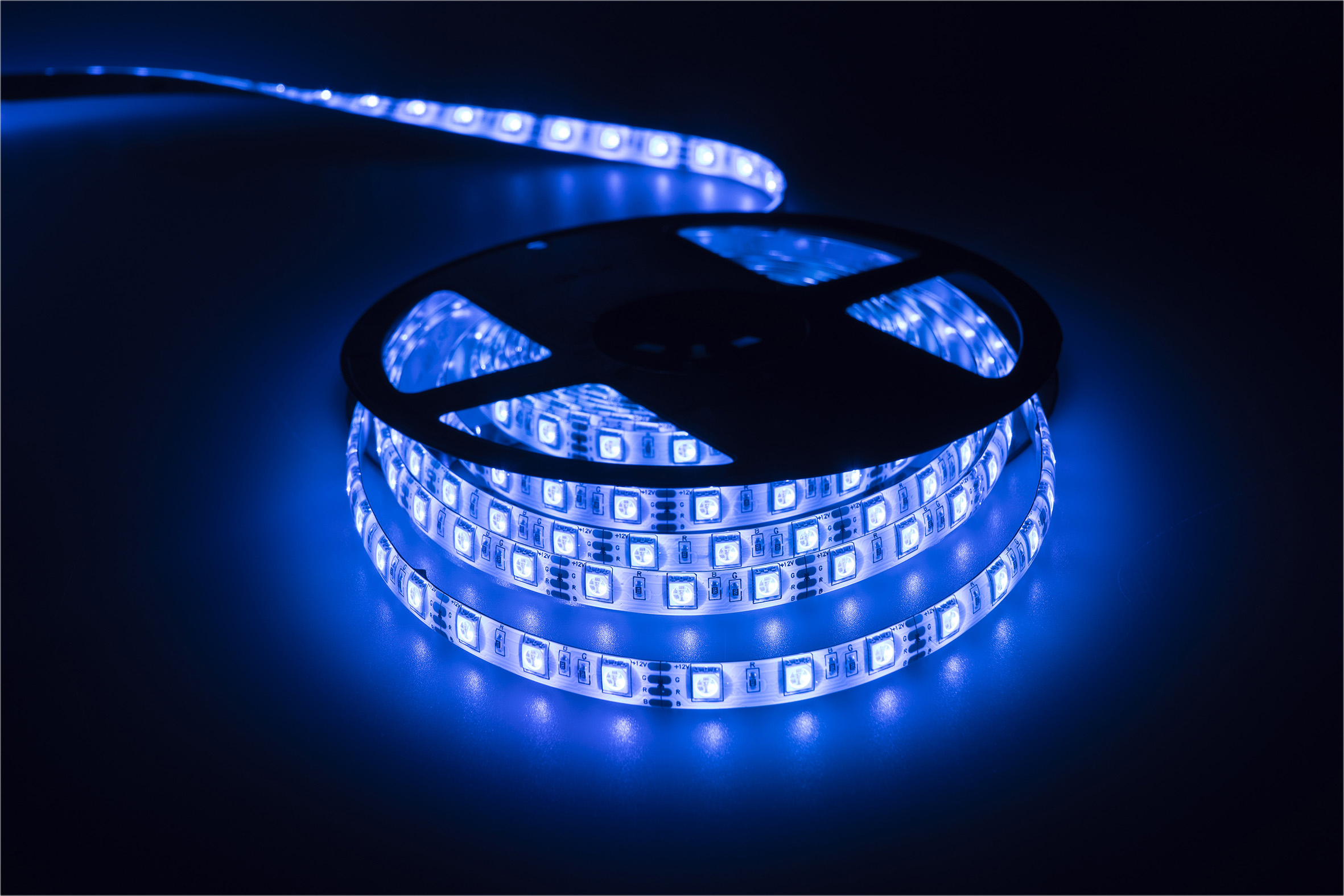 Eagle 12V IP65 RGB Colour Changing LED Tape Kit With Remote Control 5M Length - Image 4