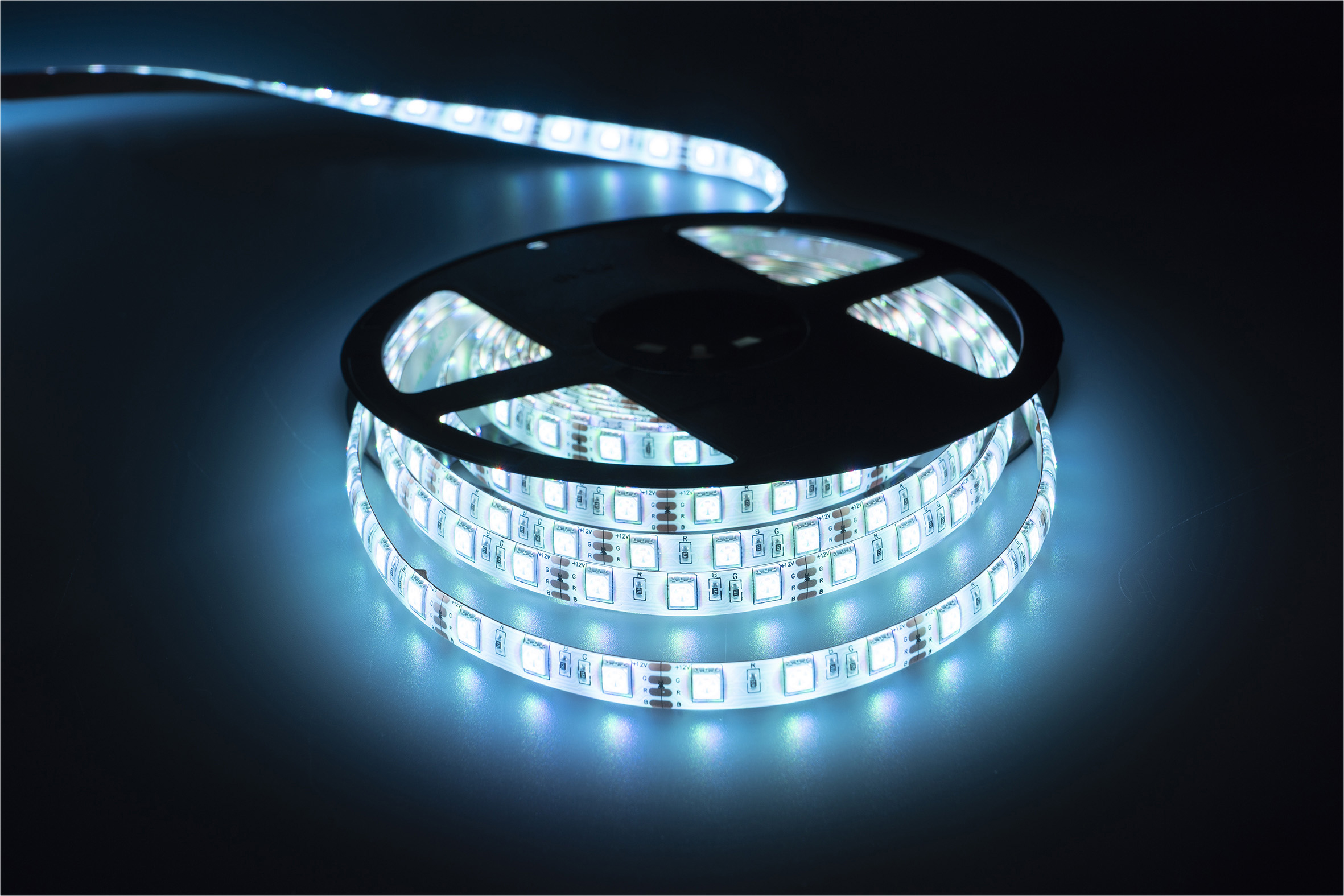 Eagle 12V IP65 RGB Colour Changing LED Tape Kit With Remote Control 5M Length - Image 5